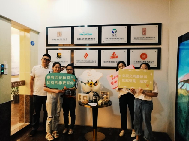 1591060967565503.jpg 媒體合影配圖