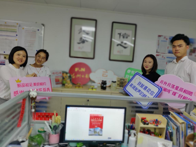 1591061133185315.jpg 媒體合影配圖