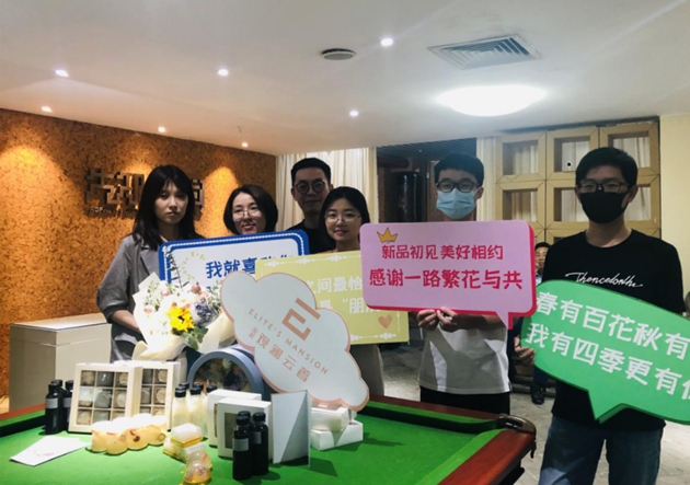 1591061206376198.jpg 媒體合影配圖