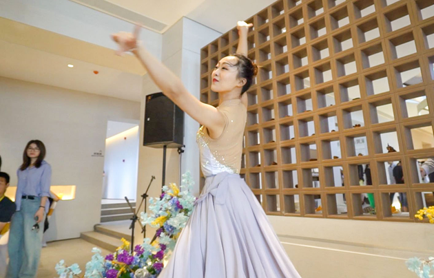 金輝觀瀾云著營銷中心現(xiàn)代舞開場秀